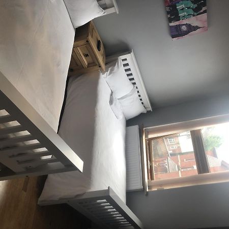 Ferienwohnung Oaklands  Wolverhampton Exterior foto