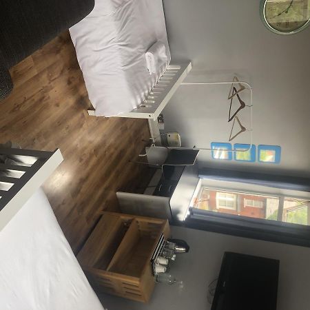 Ferienwohnung Oaklands  Wolverhampton Exterior foto