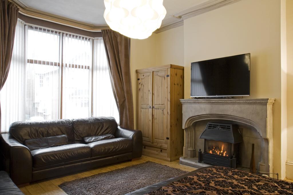 Ferienwohnung Oaklands  Wolverhampton Exterior foto