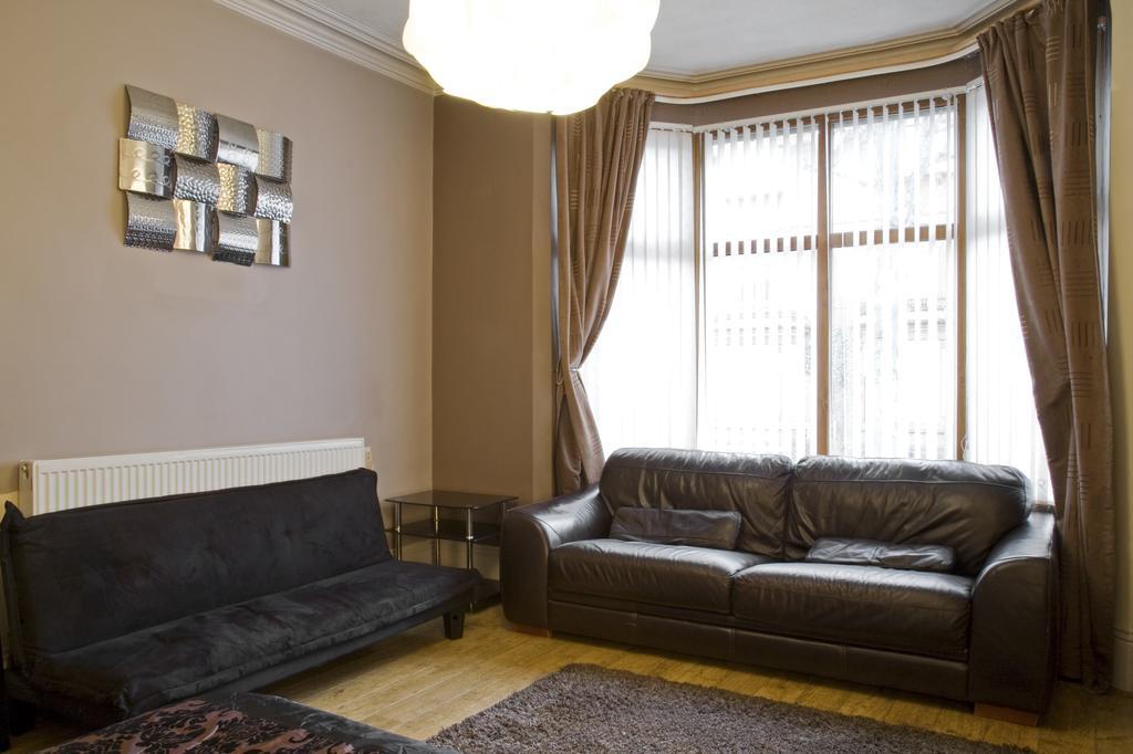 Ferienwohnung Oaklands  Wolverhampton Exterior foto