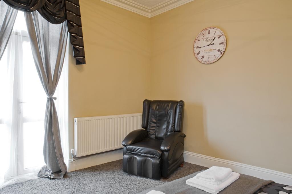 Ferienwohnung Oaklands  Wolverhampton Exterior foto