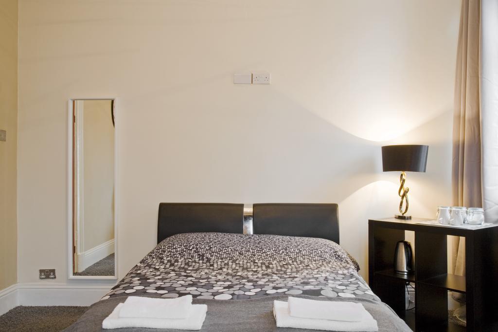 Ferienwohnung Oaklands  Wolverhampton Exterior foto