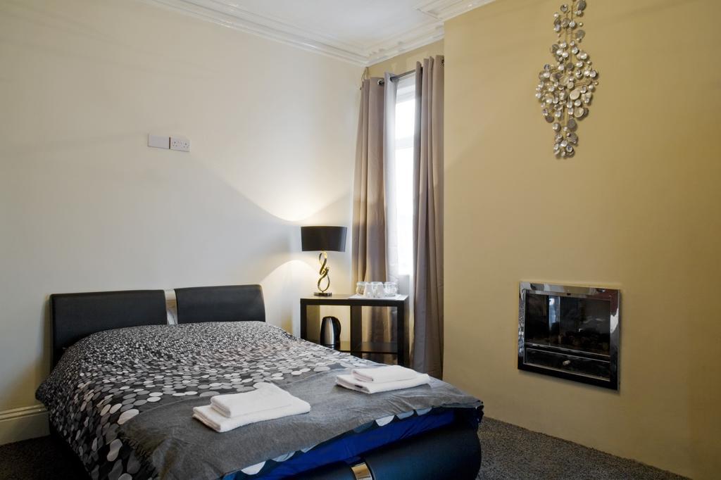 Ferienwohnung Oaklands  Wolverhampton Exterior foto