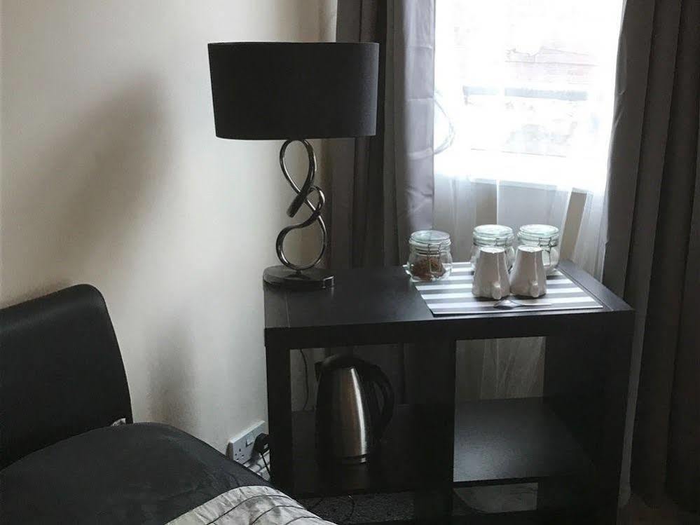 Ferienwohnung Oaklands  Wolverhampton Exterior foto