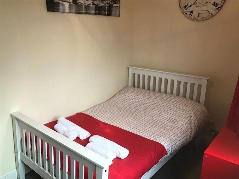 Ferienwohnung Oaklands  Wolverhampton Exterior foto
